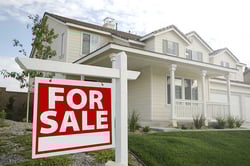 for-sale-real-estate-sign-and-house